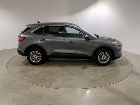 Used 2022 Ford Escape SE image 6