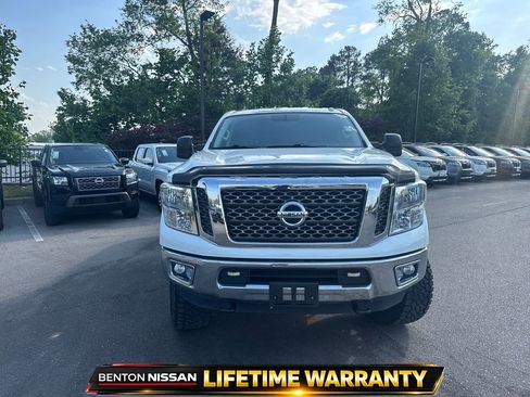 Used 2018 Nissan Titan SV AWD/4WD image 9