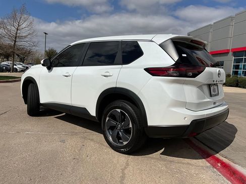 Used 2025 Nissan Rogue SV image 8