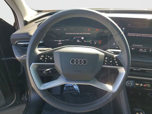 Used 2025 Audi Q5 Premium w/ Convenience Package image 23