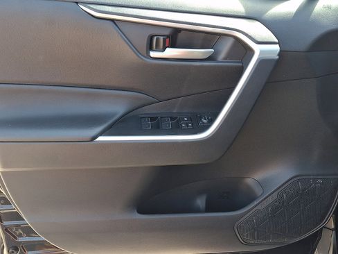 Used 2025 Toyota RAV4 XLE AWD/4WD image 13