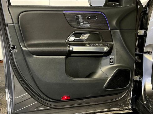 New 2026 Mercedes-Benz GLB 250 4MATIC image 11