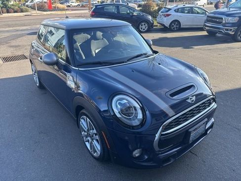 Used 2018 MINI Cooper S image 1