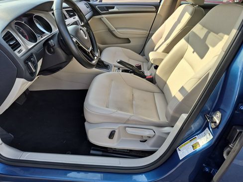 Used 2016 Volkswagen Golf SE w/ Lighting Package FWD image 13