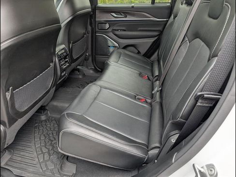 Used 2023 Jeep Grand Cherokee Overland w/ Luxury Tech Group IV image 15