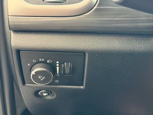 Used 2020 Jeep Grand Cherokee Altitude RWD image 30