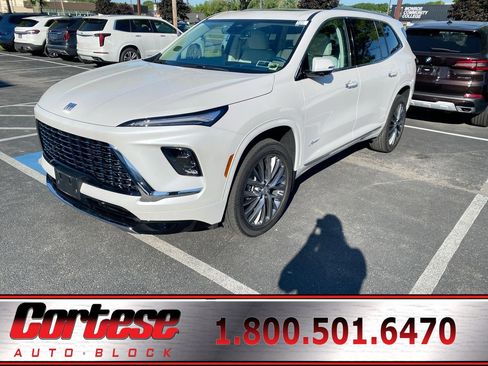 Used 2025 Buick Enclave Avenir w/ LPO, Floor Liner Package AWD/4WD image 1