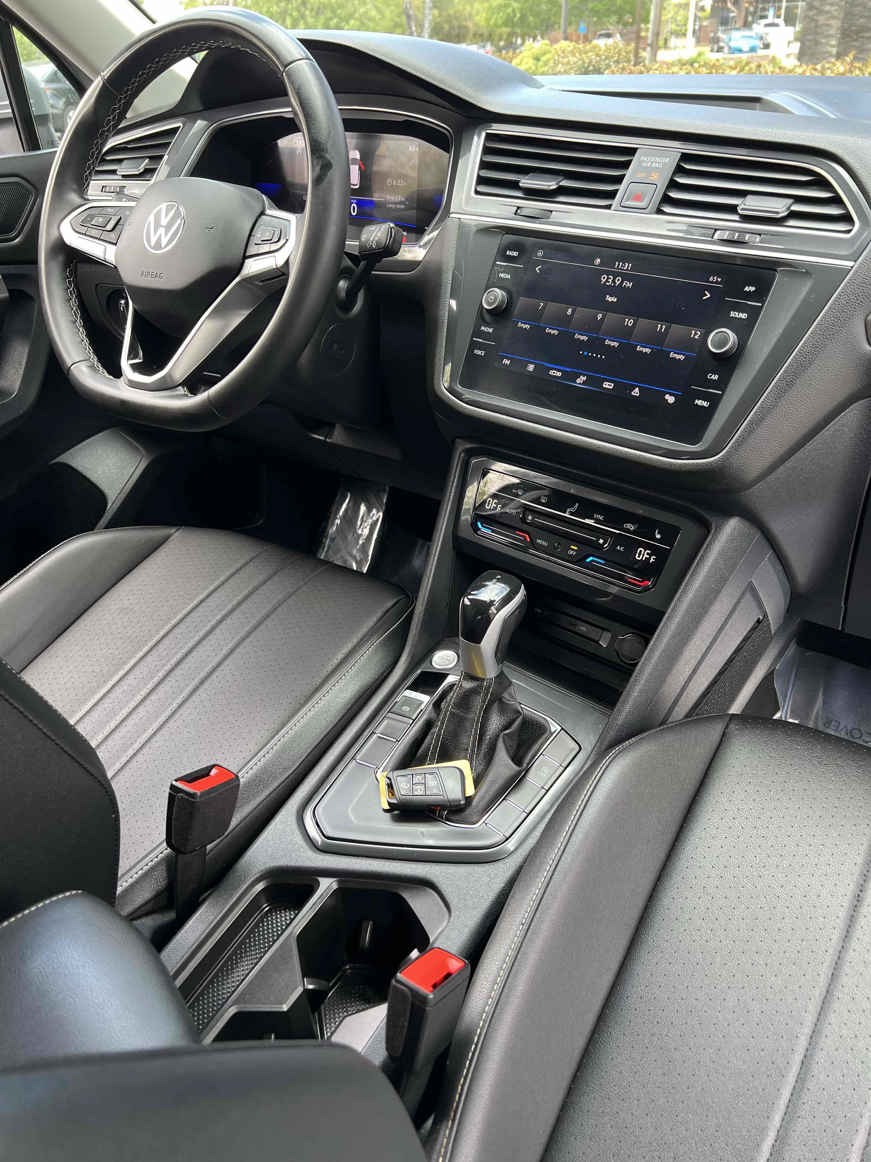 Used 2023 Volkswagen Tiguan SE FWD image 25