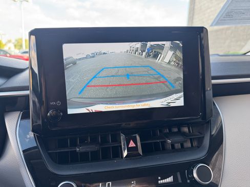 Used 2025 Toyota Corolla LE FWD image 29