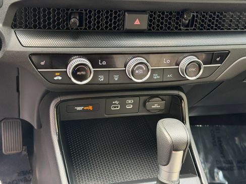 Used 2024 Honda CR-V EX image 17