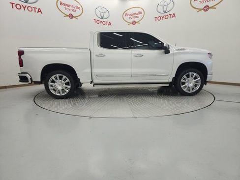 Used 2023 Chevrolet Silverado 1500 High Country w/ High Country Premium Package AWD/4WD image 3