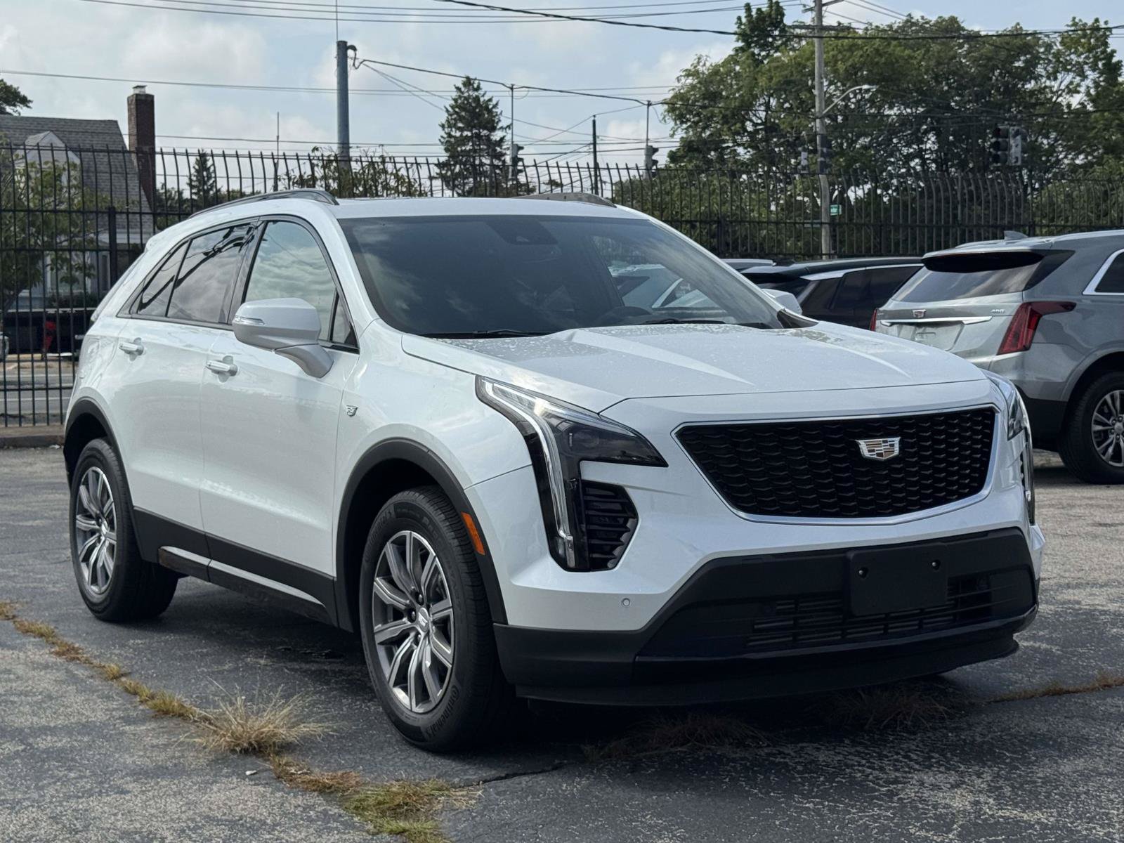 Used 2023 Cadillac XT4 Sport w/ Cold Weather Package AWD/4WD image 4