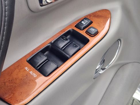 Used 2006 Lexus LX 470 4WD image 18