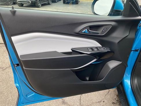 New 2026 Chevrolet Trax LT w/ Sunroof Package image 9