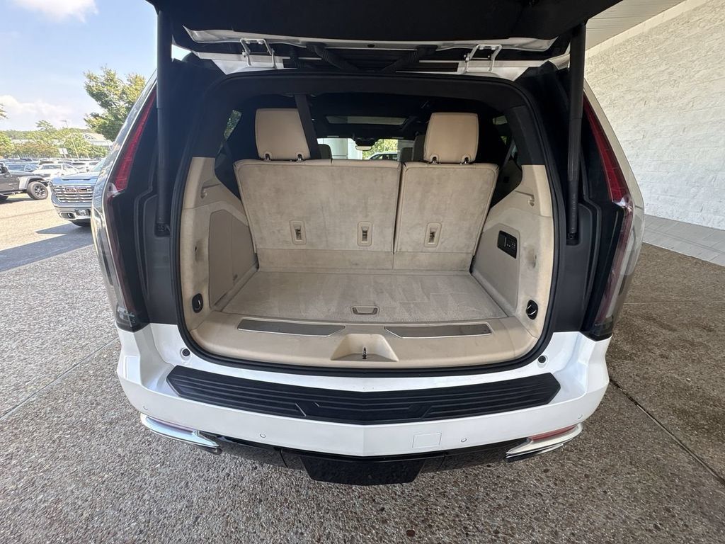 Certified 2023 Cadillac Escalade Premium Luxury w/ Performance Package AWD/4WD image 27