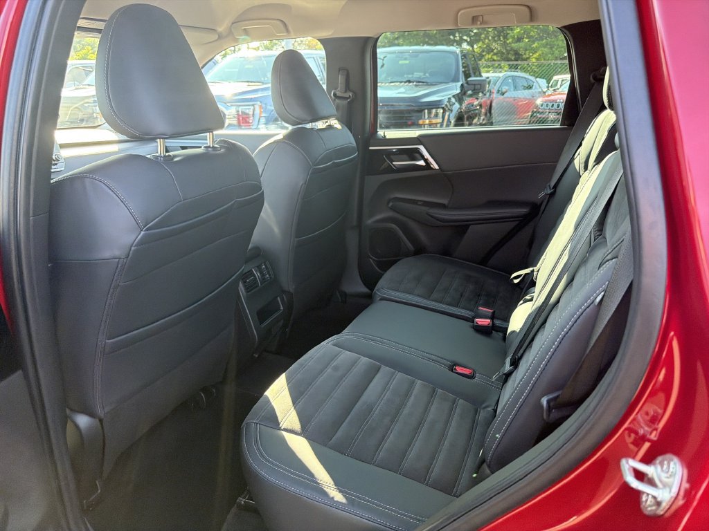 Used 2023 Mitsubishi Outlander SE AWD/4WD image 14