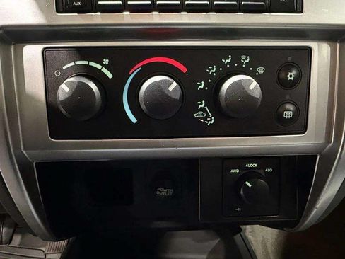 Used 2005 Dodge Dakota Laramie w/ Sport Appearance Group AWD/4WD image 28