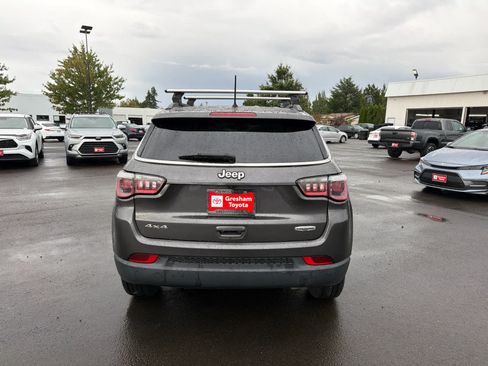 Used 2017 Jeep Compass Latitude AWD/4WD image 5