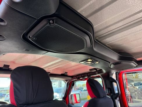 Used 2021 Jeep Wrangler Unlimited Sahara w/ Uconnect 4C Nav & Sound Group AWD/4WD image 27