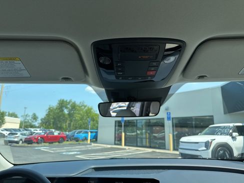 New 2026 Kia Carnival EX image 29