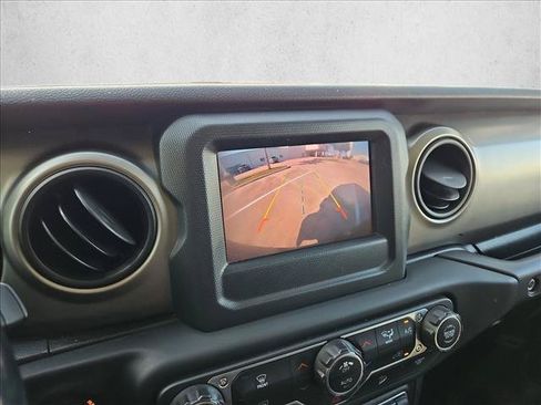 Used 2018 Jeep Wrangler Unlimited Sport S AWD/4WD image 13