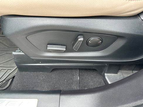 Used 2023 Ford Explorer Limited w/ Hybrid Equipment Group 310A image 28