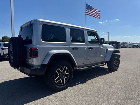 Used 2024 Jeep Wrangler Sahara w/ Technology Group image 7