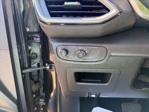 Used 2021 Chevrolet TrailBlazer LS image 16