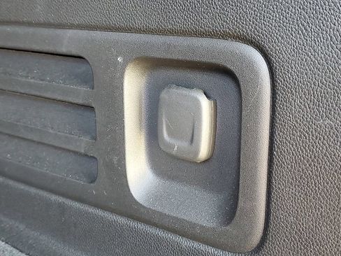 Used 2023 Chevrolet Traverse LT AWD/4WD image 9