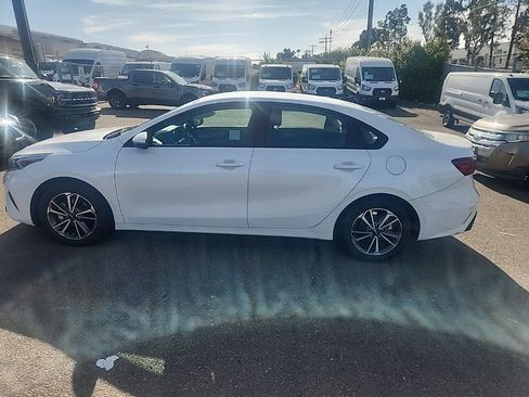 Certified 2023 Kia Forte LXS w/ LXS Technology Package FWD image 9