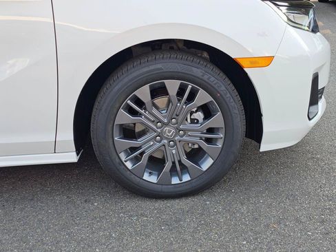 New 2026 Honda Odyssey Touring image 9