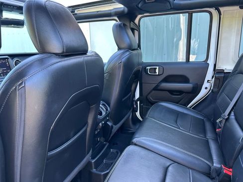 Used 2023 Jeep Wrangler Unlimited Sahara AWD/4WD image 32