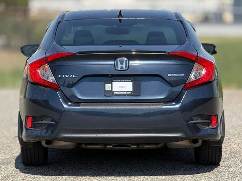 Used 2017 Honda Civic Touring image 4