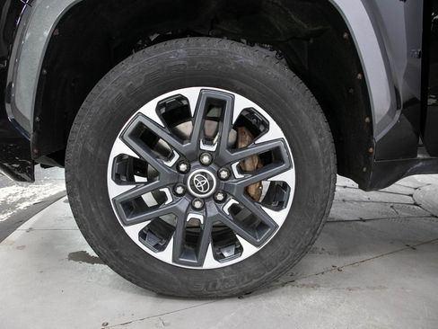 Used 2023 Toyota Tundra Limited AWD/4WD image 31