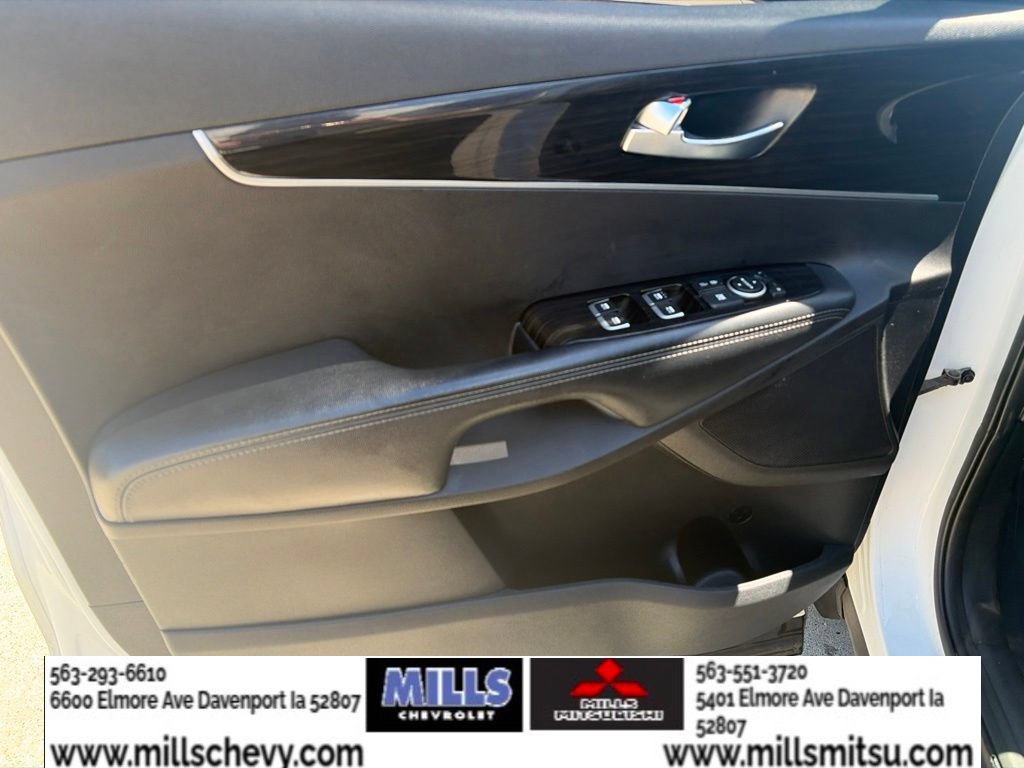 Used 2020 Kia Sorento FWD V6 image 11
