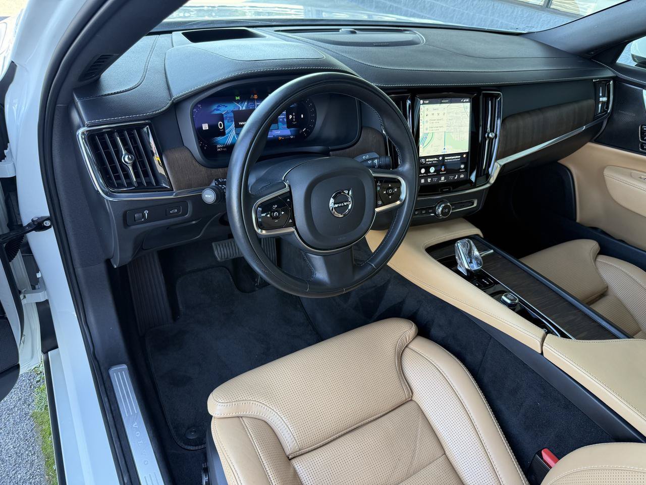 Used 2022 Volvo S90 B6 Inscription w/ Advanced Package AWD/4WD image 16