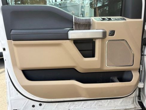 Used 2019 Ford F250 Lariat w/ Chrome Package image 9