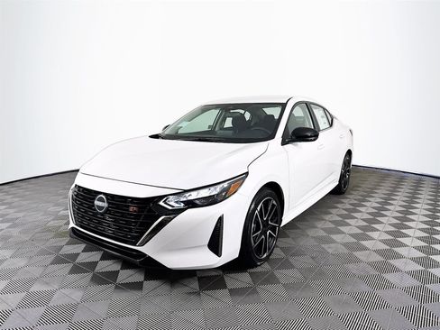 New 2025 Nissan Sentra SR image 3