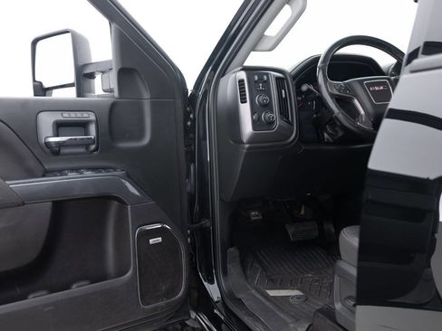 Used 2018 GMC Sierra 2500 SLT w/ All Terrain HD Package image 28