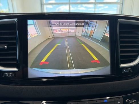 Used 2023 Chrysler Pacifica Touring-L FWD image 26