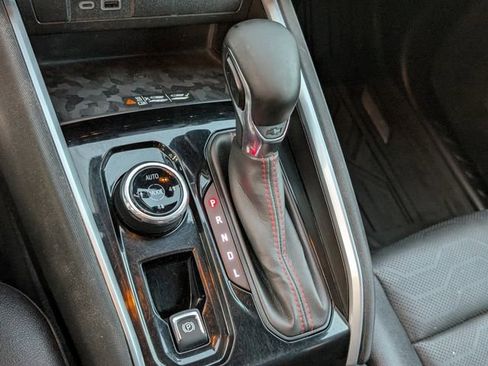 Used 2023 Chevrolet Colorado Z71 w/ Z71 Convenience Package 2 AWD/4WD image 16