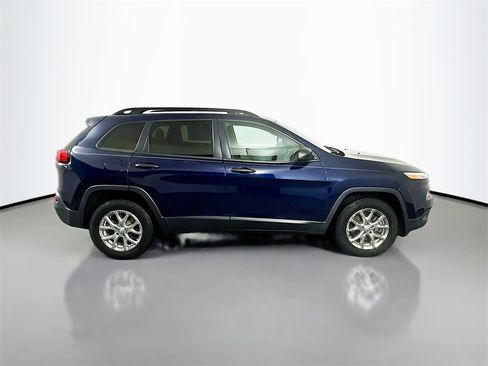Used 2016 Jeep Cherokee Sport w/ Cold Weather Group image 8