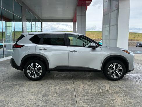 Used 2023 Nissan Rogue SV AWD/4WD image 9