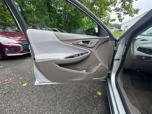 Used 2018 Chevrolet Malibu Hybrid FWD image 8