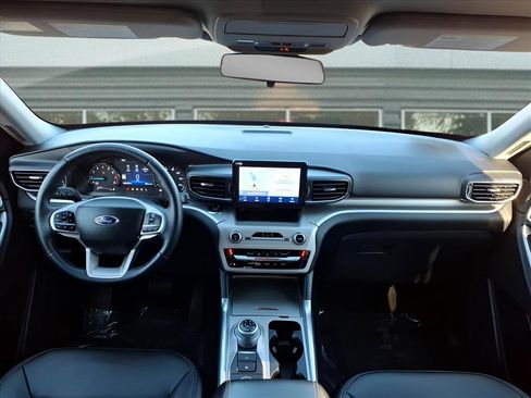 Used 2022 Ford Explorer XLT w/ Equipment Group 202A image 15