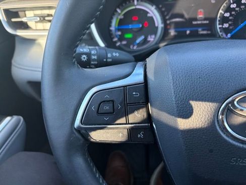 Used 2021 Toyota Highlander XLE image 31