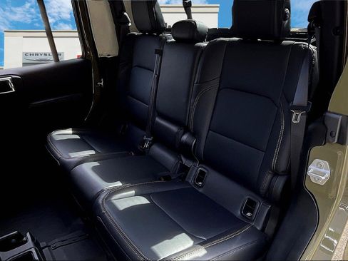 Certified 2025 Jeep Gladiator Sport image 21