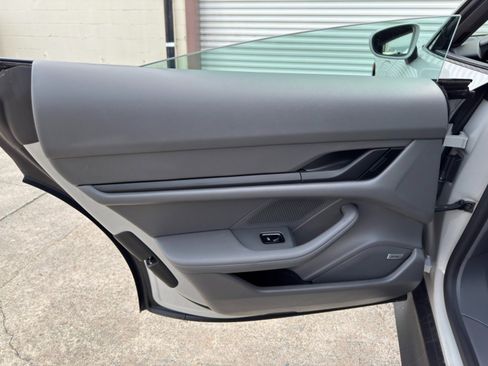 Used 2022 Porsche Taycan RWD image 42