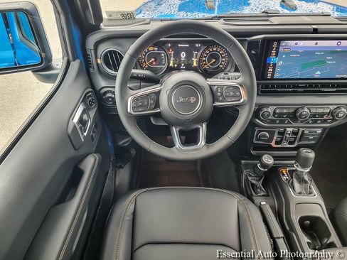 New 2026 Jeep Wrangler Unlimited Sahara AWD/4WD image 17