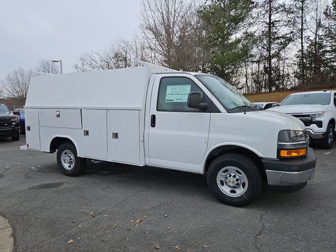 New 2025 Chevrolet Express 3500 w/ Power Convenience Package image 6